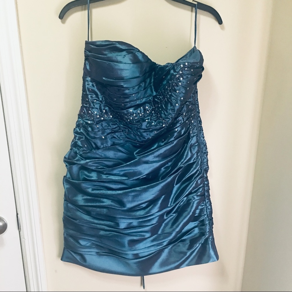 “June” Juniors cute dress of a dance NWOT